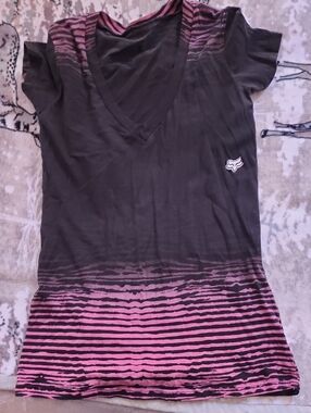 Fox Women's Black and Pink V-Neck Striped Fade Top